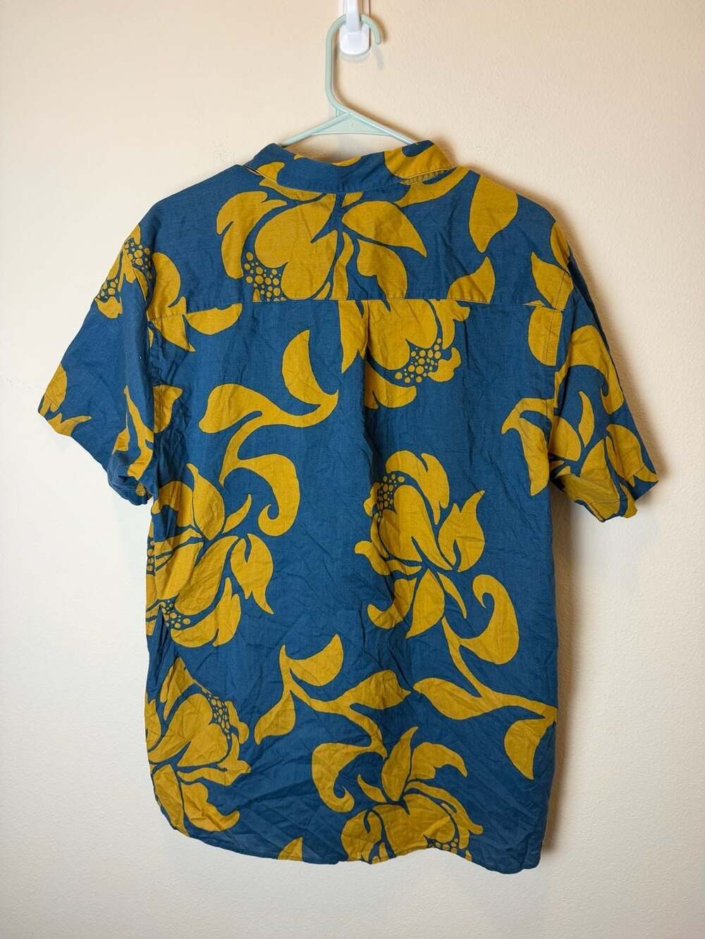 Patagonia Go To Shirt Size XL Blue Yellow Floral Short Sleeve - Picture 3 of 3